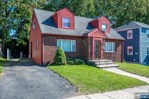 18 Union Pl, Irvington, NJ, 07111-1727 | Card Image