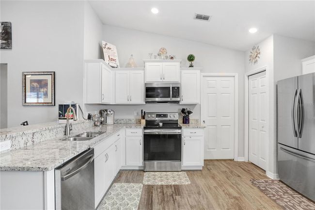6837 Abbywood Ln, House other with 3 bedrooms, 2 bathrooms and null parking in Zephyrhills FL | Image 13