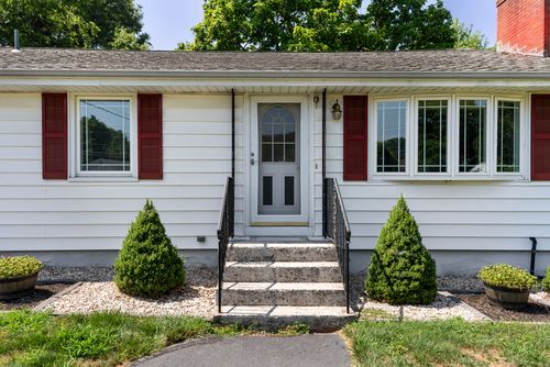 115 Connecticut Ave, Newington, CT, 06111-2428 | Card Image