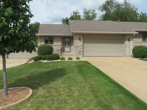 1934 W Mesa Dr, Freeport, IL, 61032-7205 | Card Image