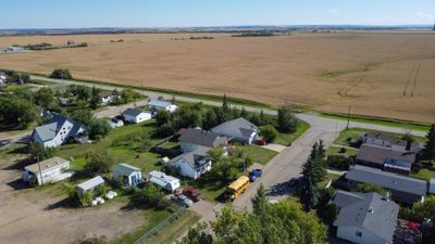 4503 50 St, House detached with 3 bedrooms, 2 bathrooms and 4 parking in Rycroft AB | Image 2