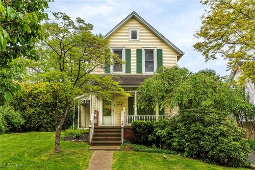 123 Court St, Chardon, OH, 44024-1209 | Card Image