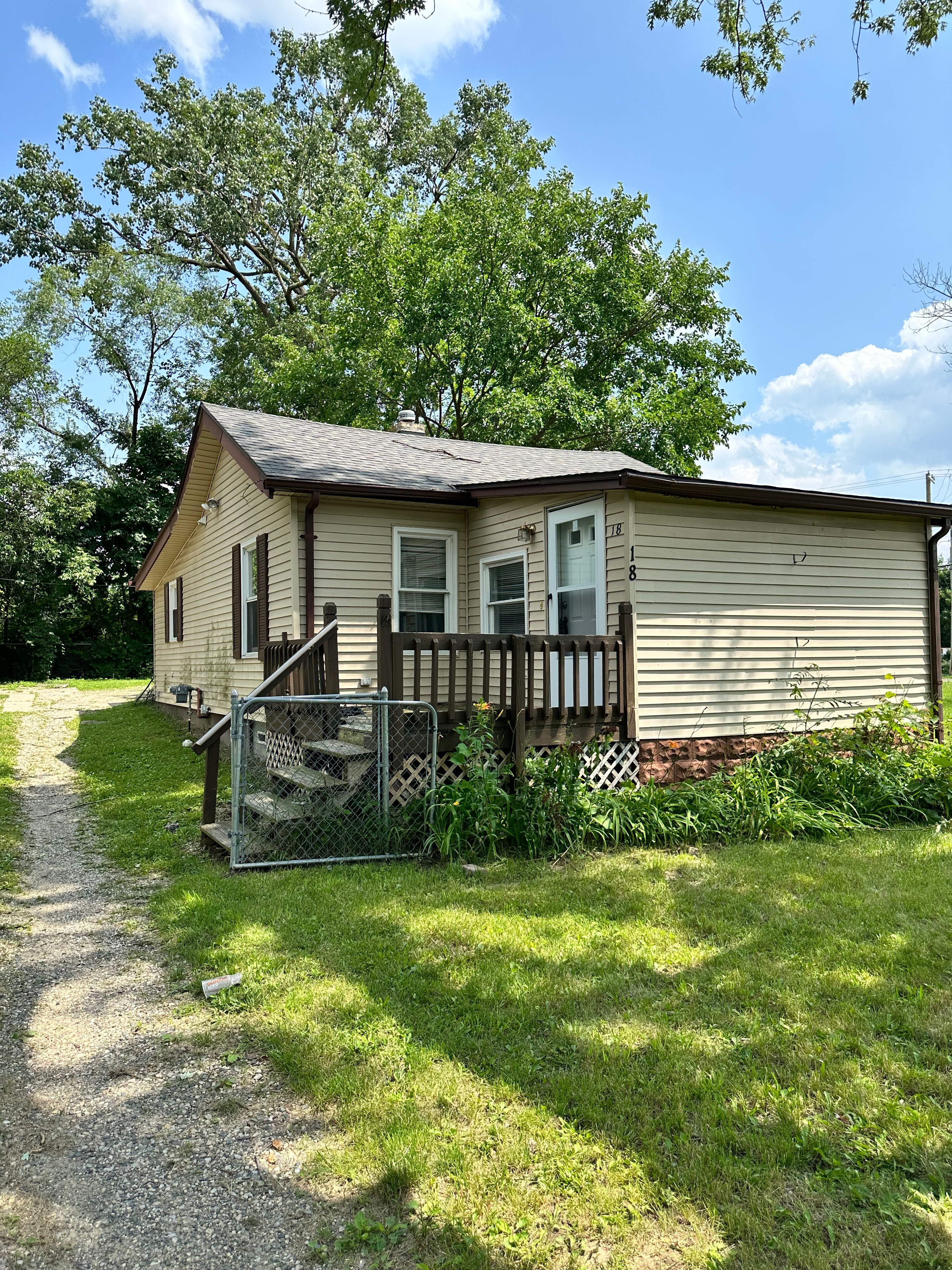 Crescent Dr, Pontiac, MI 48342