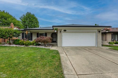 39526 Timberlane Dr, Sterling Heights, MI, 48310-2461 | Card Image