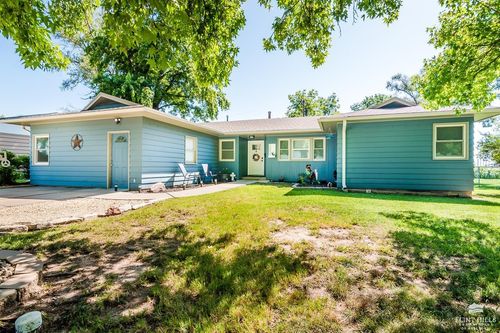 1002 Pine St, Wamego, KS, 66547-1548 | Card Image