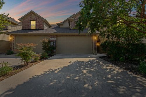 122 Barrington Ln, Lewisville, TX, 75067-9002 | Card Image