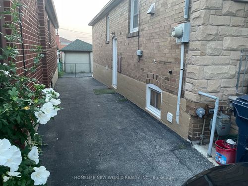 bsm-354 Kane Ave, York, ON, M6M3P3 | Card Image