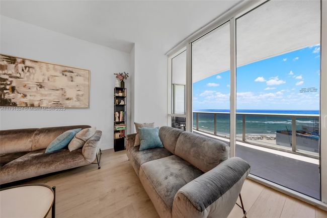 APT-707 - 16001 Collins Ave, Condo with 3 bedrooms, 3 bathrooms and null parking in Sunny Isles Beach FL | Image 6
