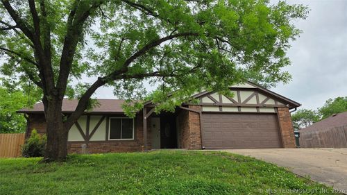 2503 Parkwood Dr, Claremore, OK, 74017-4857 | Card Image