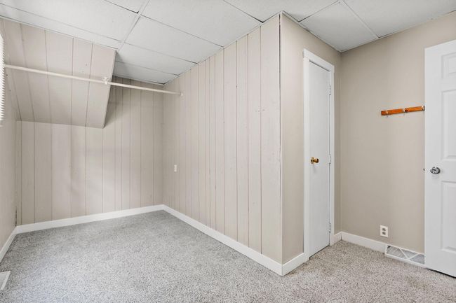 Lower unit bedroom | Image 10
