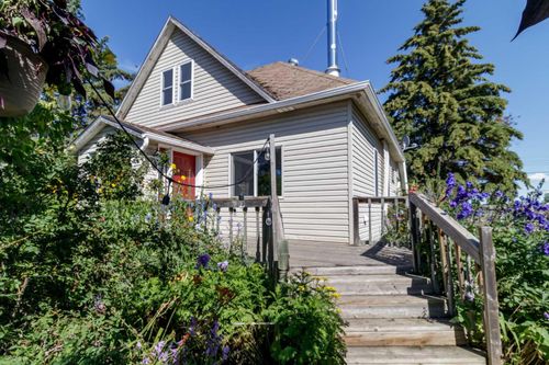 1321 Fleming Ave, Penhold, AB, T0M0B7 | Card Image