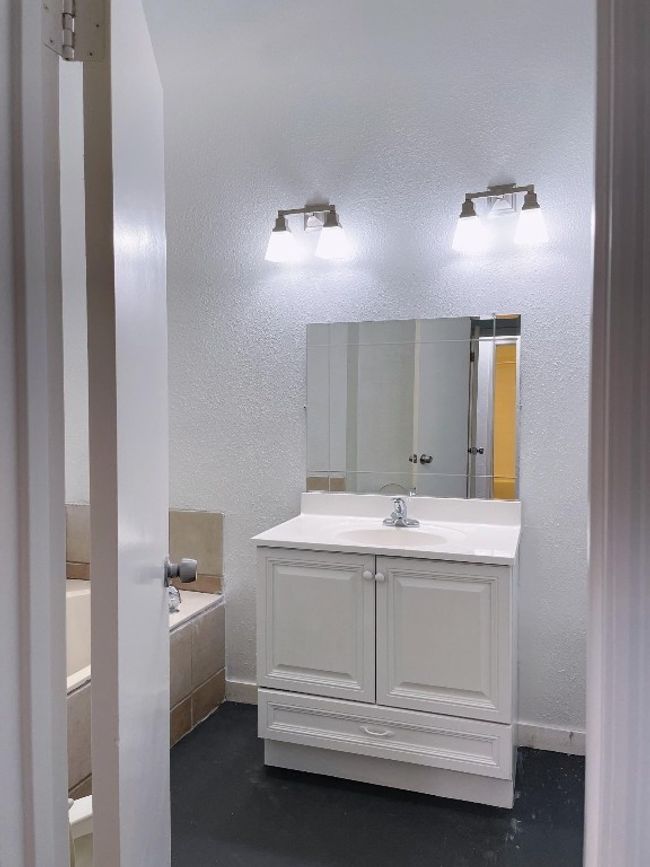 UNIT-3 - 21107 Highland Lake Dr, Townhouse with 2 bedrooms, 2 bathrooms and 2 parking in Lago Vista TX | Image 7