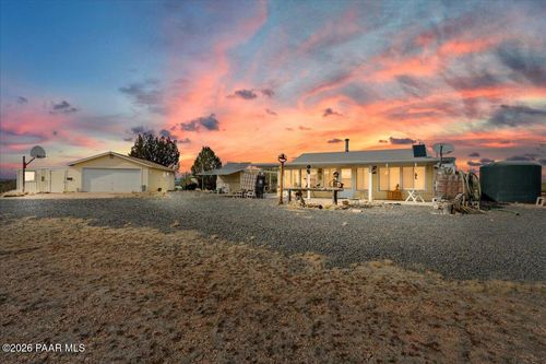 44044 N Haywire Rd, Ash Fork, AZ, 86320 | Card Image