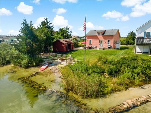 15 Breach Dr, Westerly, RI, 02891-4403 | Card Image