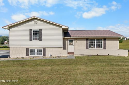 121 E Village Cir, La Follette, TN, 37766-7333 | Card Image