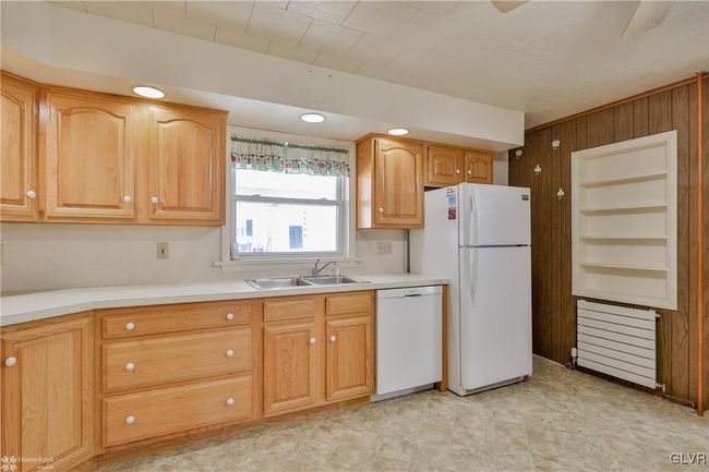 14 B St, House other with 3 bedrooms, 1 bathrooms and null parking in Pen Argyl PA | Image 6