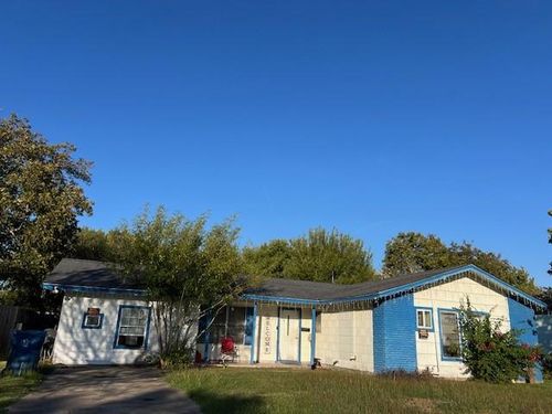 416 Fairmont St, Port Lavaca, TX, 77979-2318 | Card Image