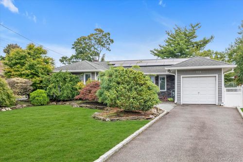 315 Cherry Pl, East Meadow, NY, 11554-2914 | Card Image