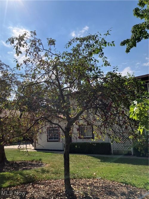 237 Greenbriar Ct, Euclid, OH, 44143-2437 | Card Image