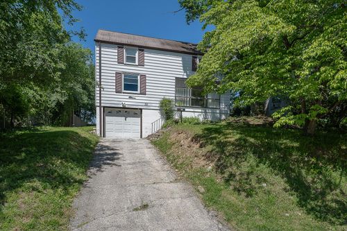 35 Eastwood Rd, BERWYN, PA, 19312-1610 | Card Image