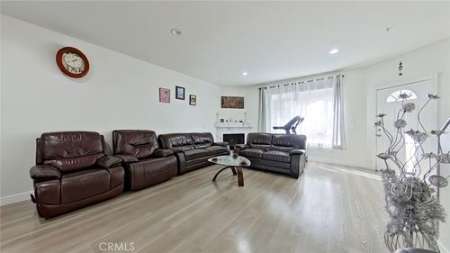 18347 Saticoy St, Reseda, CA, 91335-2968 | Card Image