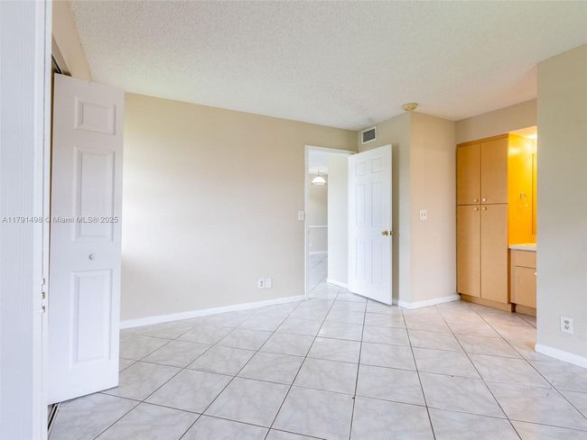 I - 10106 Twin Lakes Dr, Condo with 2 bedrooms, 2 bathrooms and null parking in Coral Springs FL | Image 8