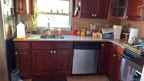 fl-2nd-8518 241st St, Bellerose, NY, 11426-1256 | Card Image