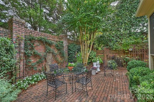 1127 S Kings Dr, Charlotte, NC, 28207-1805 | Card Image