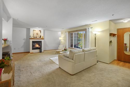 2255 S Calhoun Rd, New Berlin, WI, 53151-2219 | Card Image