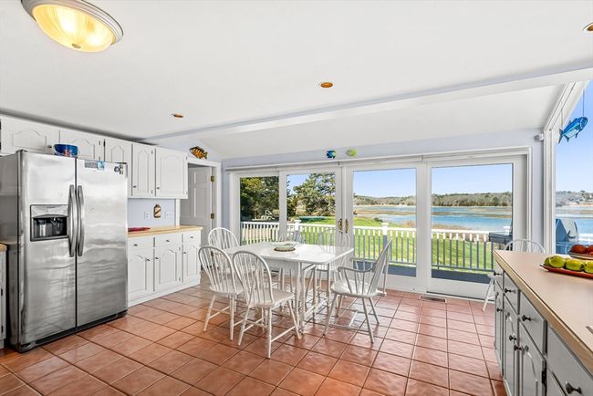 62 Crafts Rd, House other with 5 bedrooms, 2 bathrooms and 6 parking in Gloucester MA | Image 15