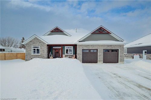 21 Paxton St, Holyrood, ON, N0G2B0 | Card Image