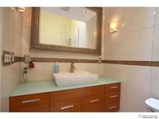 7363 Devonshire, Condo with 2 bedrooms, 3 bathrooms and null parking in West Bloomfield MI | Image 17
