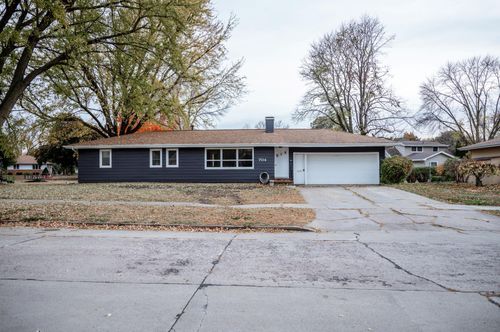 704 Washington Ave, Fairmont, MN, 56031-4358 | Card Image