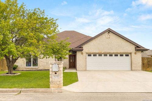 809 Saint James, Seguin, TX, 78155-7143 | Card Image