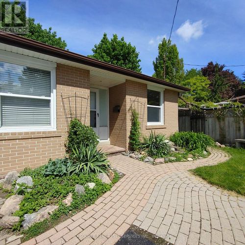 b-99 Woodpark Pl, Newmarket, ON, L3Y3P5 | Card Image