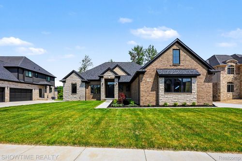 11695 Encore Dr, Utica, MI, 48315-2330 | Card Image