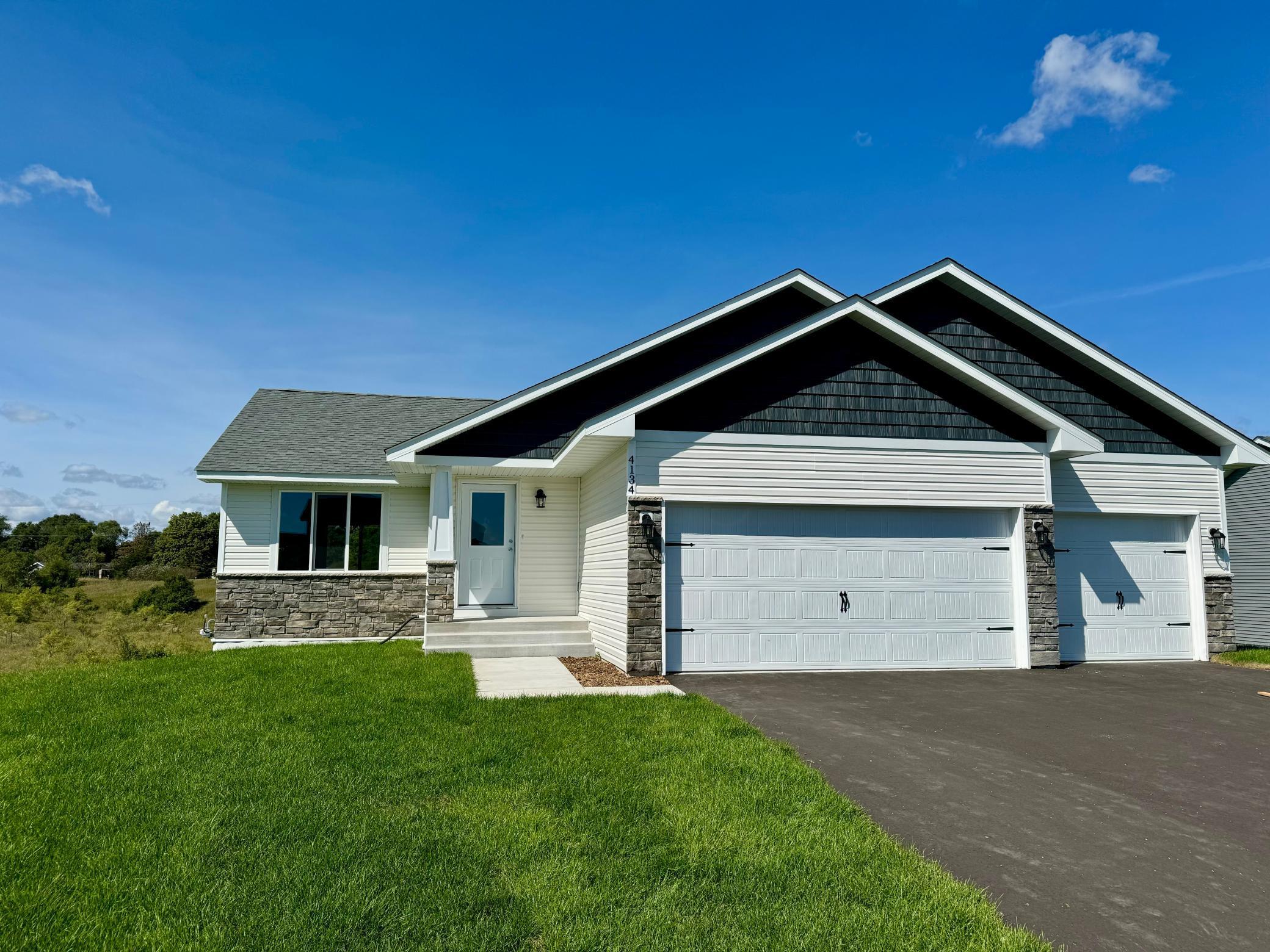 Eaton Cir, Monticello, MN 55362