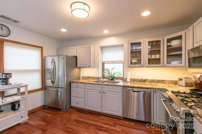 C - 220 Stoney Falls Loop, Condo with 3 bedrooms, 3 bathrooms and null parking in Burnsville NC | Image 8