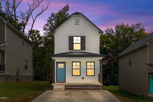 925 Oak Ln, Clarksville, TN, 37040-4151 | Card Image