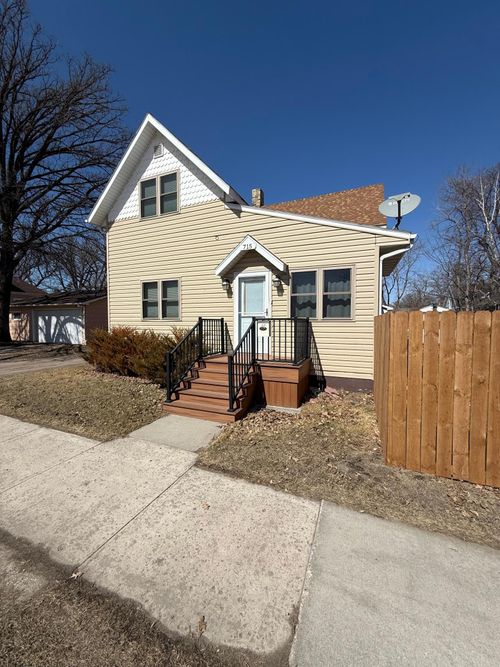 715 1st St E, Thief River Falls, MN, 56701-2203 | Card Image