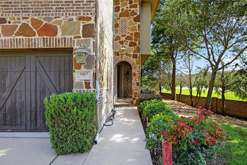 1017 Brook Hollow Dr, Euless, TX, 76039-5271 | Card Image