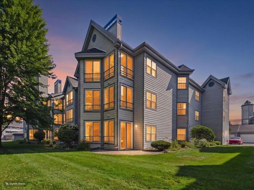 405-5383 Mariners Cove Dr, Madison, WI, 53704-7622 | Card Image