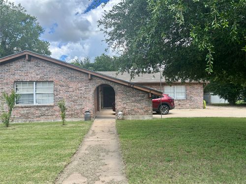 285 N Avenue B, Crawford, TX, 76638-3283 | Card Image