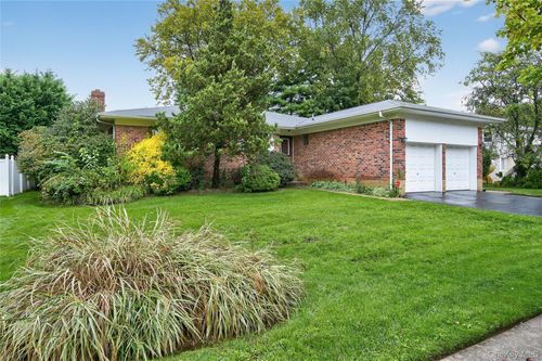 32 Rockland Dr, Jericho, NY, 11753-1433 | Card Image