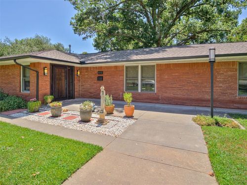 810 Hoover St, Norman, OK, 73072-6151 | Card Image