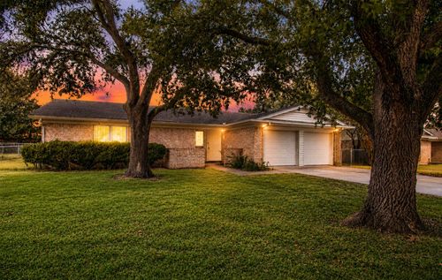 1216 Bryant St, Benbrook, TX, 76126-3420 | Card Image