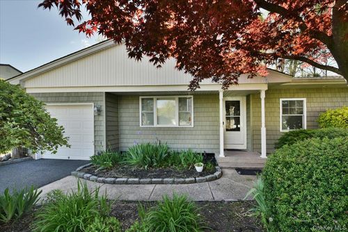 20 Dumond Pl, Coram, NY, 11727-3510 | Card Image