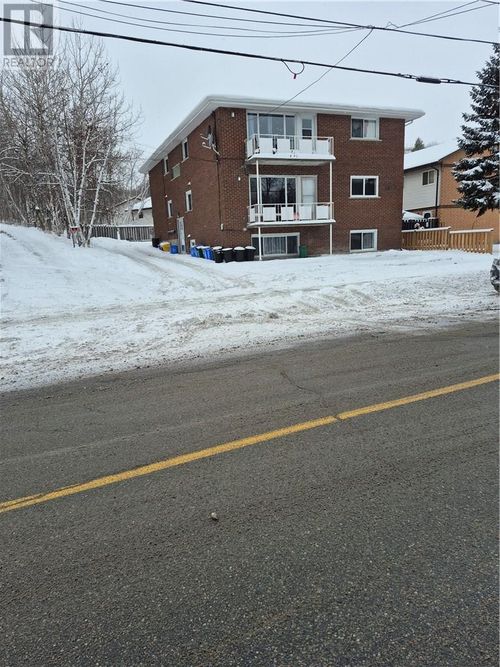 1097 Martindale Rd, Sudbury, ON, P3E4J3 | Card Image