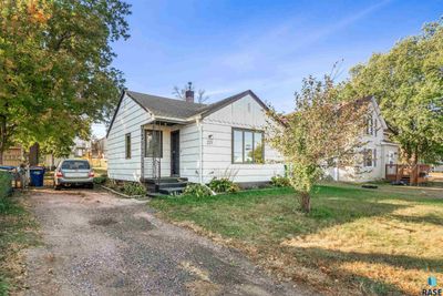 221 Lovely Ave, House other with 3 bedrooms, 1 bathrooms and null parking in Baltic SD | Image 3