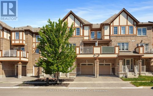 1084 Silk St, Pickering, ON, L1X0E8 | Card Image